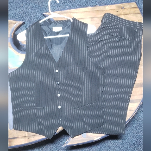 Le chateau suit pants & vest - Picture 7 of 8